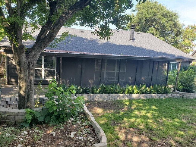 Building Photo - 1205 Doonesbury Dr