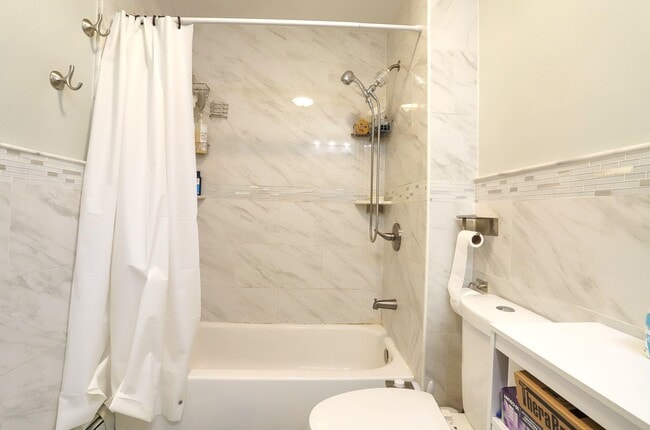 Building Photo - 264 Columbia Ave