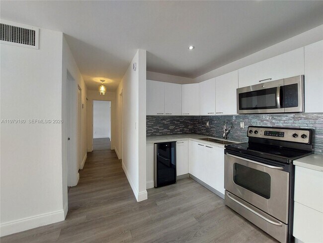 Building Photo - 4410 NW 79th Ave