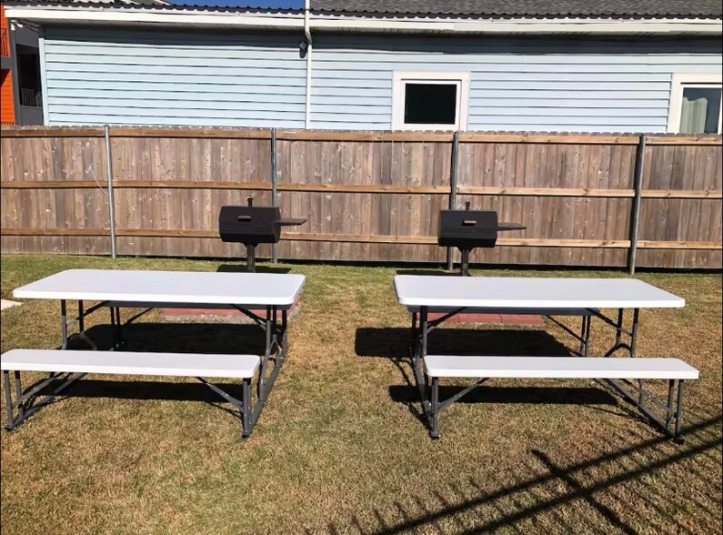 Building Photo - 305 W Second St