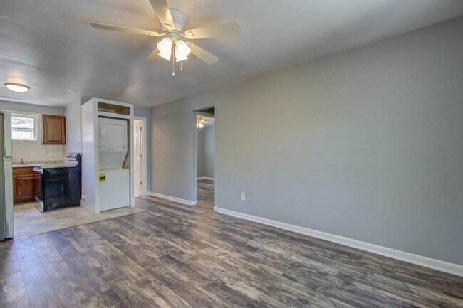 Building Photo - 1833 Orangeburg St