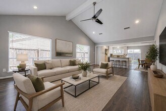 Building Photo - 319 Gentilly Dr