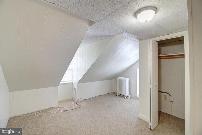 Building Photo - 604 W Main St