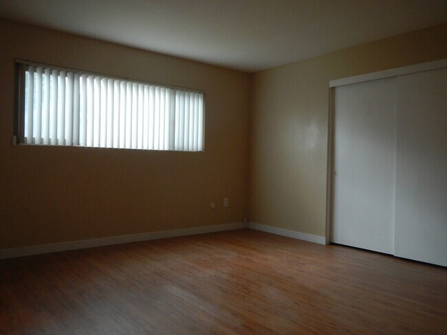 Building Photo - 130 Delano St