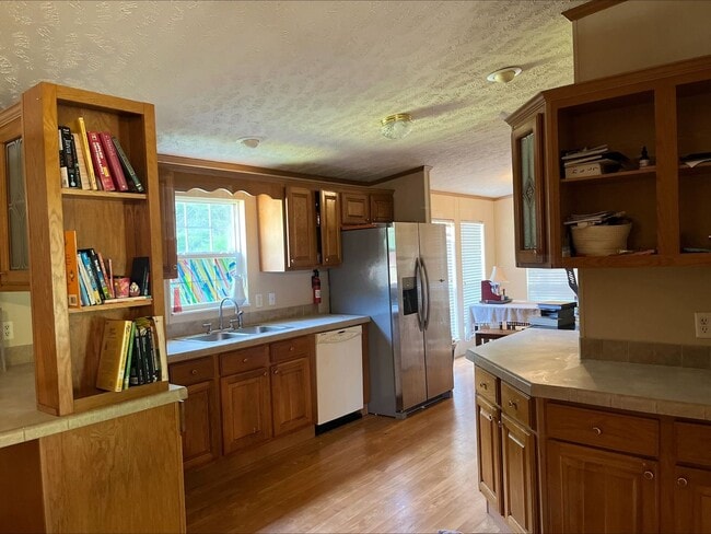 Building Photo - 3bed/2ba Single Family Home