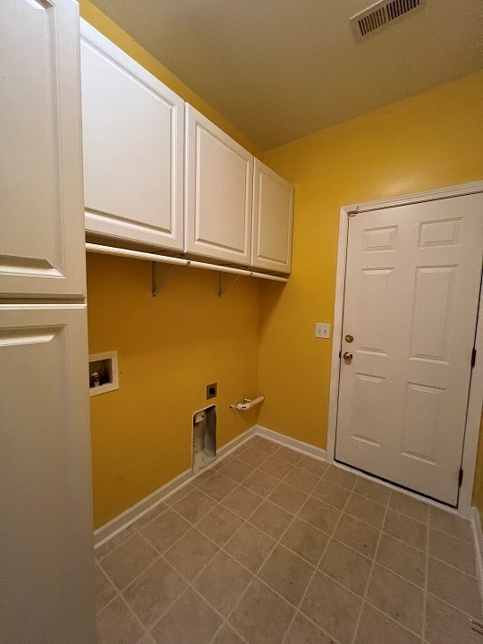 Building Photo - 570 Batty Way