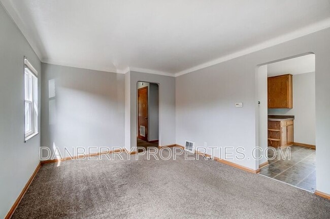 Building Photo - 347 Darrow Ave