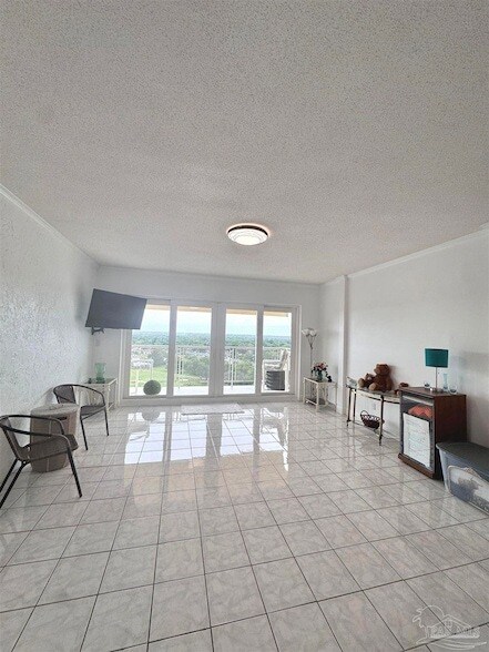 Building Photo - 825 Bayshore Dr