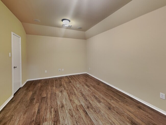 Building Photo - 629 Saddleway Dr