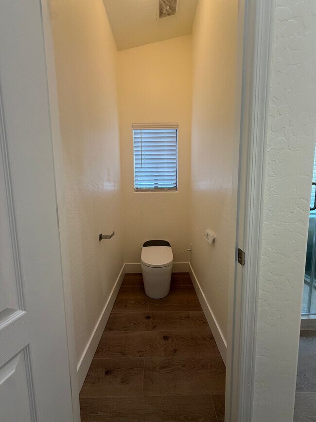 Building Photo - 2741 E Quiet Hollow Ln