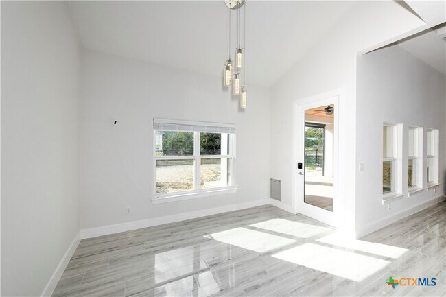 Building Photo - 114 High Point Cir