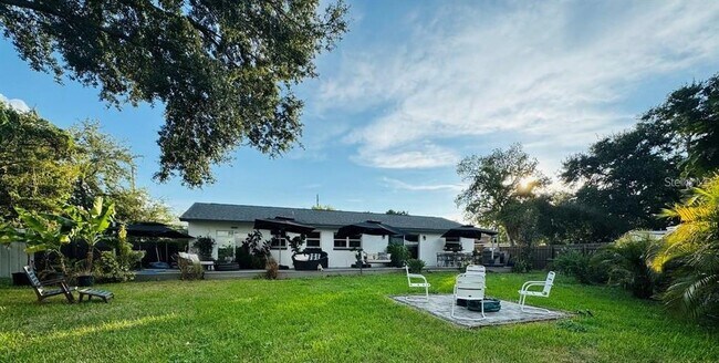 Building Photo - 1815 Barker Dr
