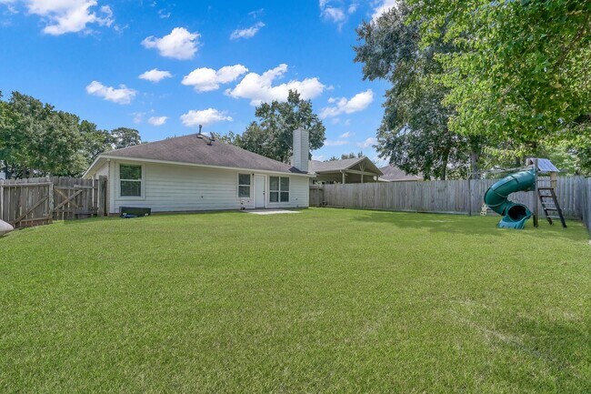 Building Photo - Cozy and quiet 4 bed 2 bath