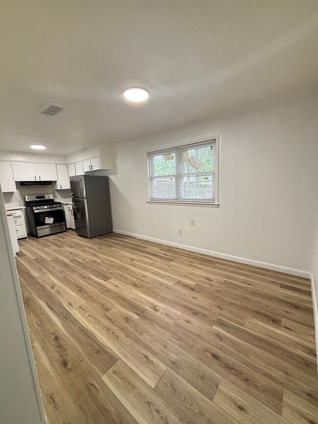 Building Photo - 3 Bedroom, 1 Bath Home for Rent – Little R...