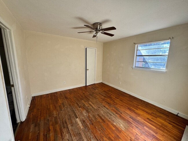 Building Photo - 132 Woodland Ave