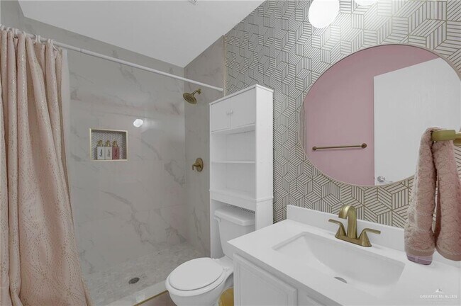 Building Photo - 32 Robin Ave