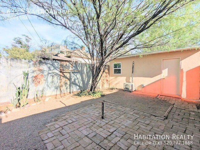 Building Photo - 639 S Railroad Ave