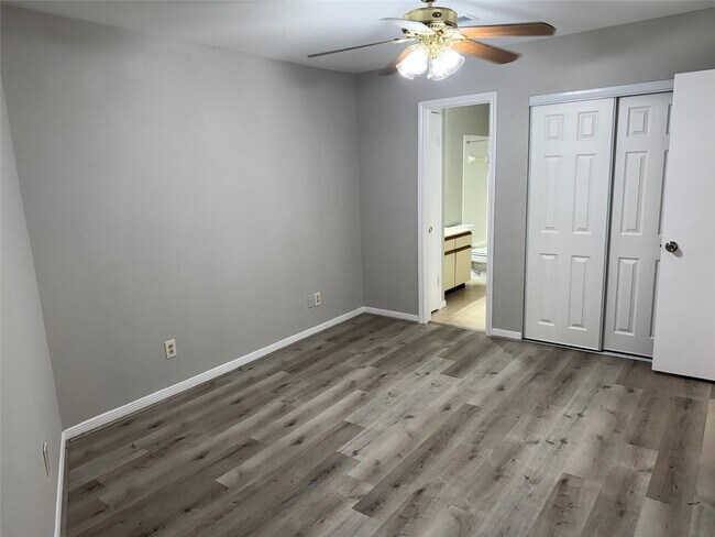 Building Photo - 6107 Snug Harbor Blvd