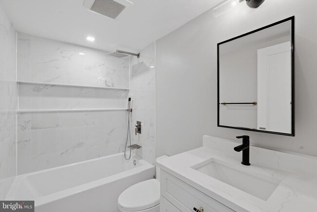 Building Photo - 1301 Somerset Pl NW