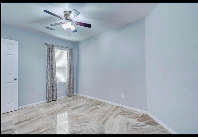 Building Photo - 3042 Thicket Path Way