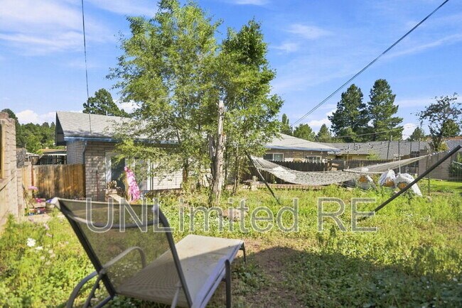 Building Photo - 1811 N Meadow Lark Dr