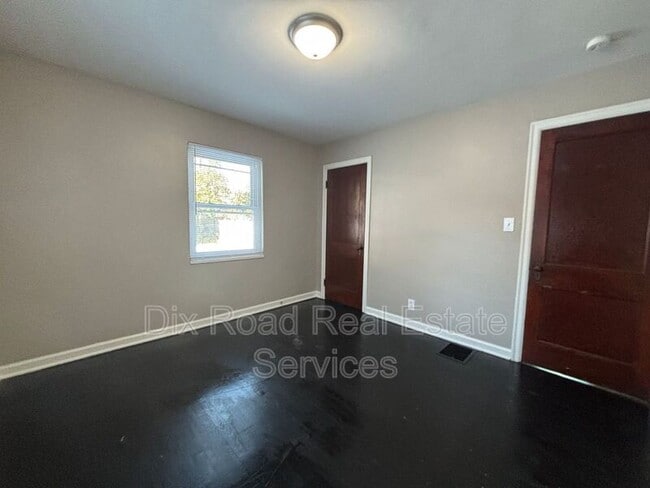 Building Photo - 1445 Southlyn Dr