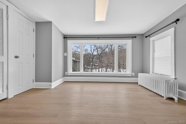 Building Photo - 107 Maple St