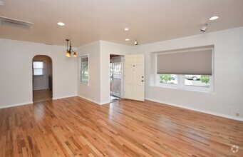 Building Photo - Charming 3 bedroom home in Oceanside by th...