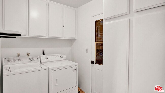 Building Photo - 263 E Sierra Madre Blvd