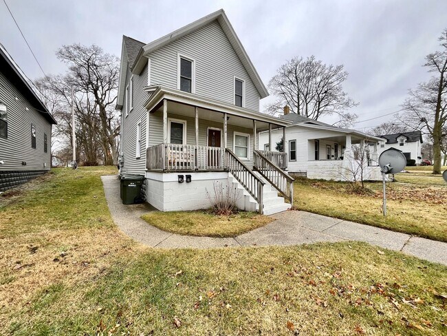 Building Photo - 1410 8th St