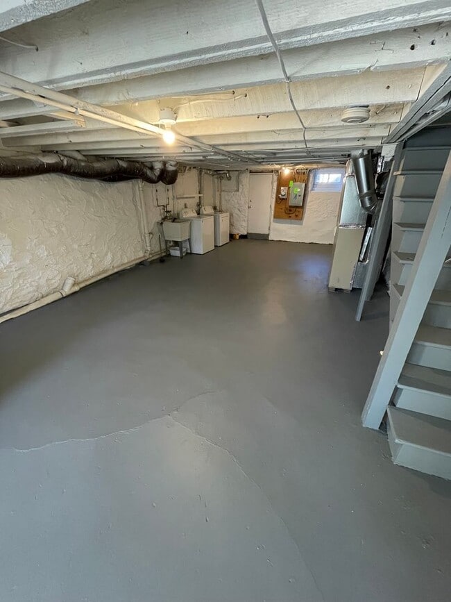 Building Photo - Charming 3-Bedroom Single-Family Home Near...