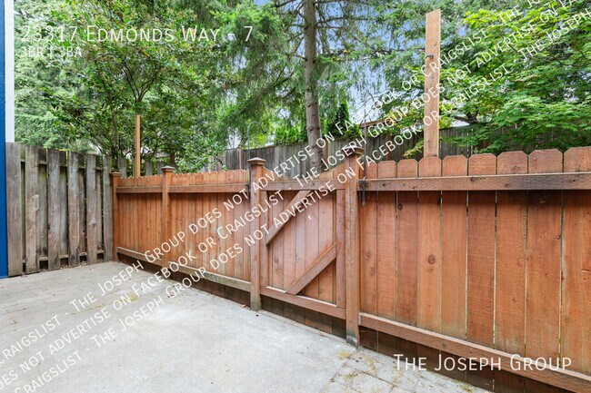 Building Photo - 23317 Edmonds Way