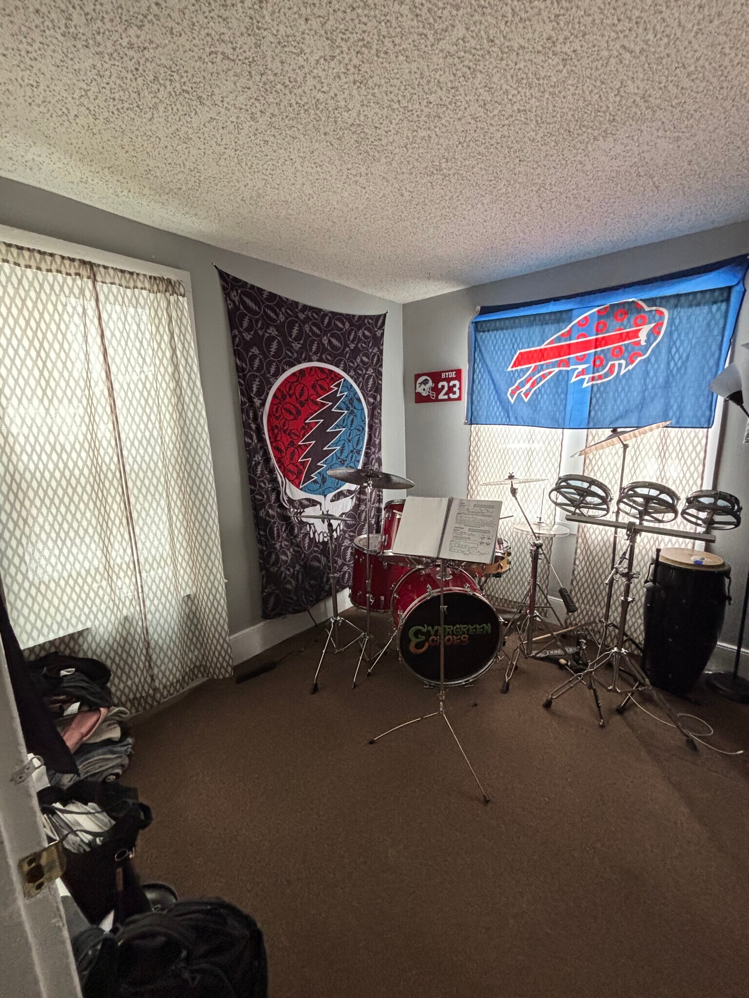 Building Photo - 6 Forest Pl