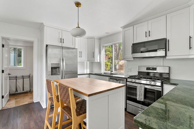 Building Photo - 940 Dogwood St