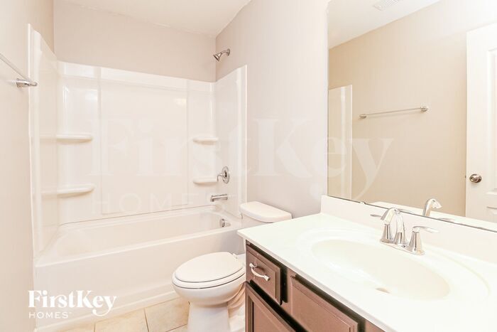 Building Photo - 2648 Kinmere Dr