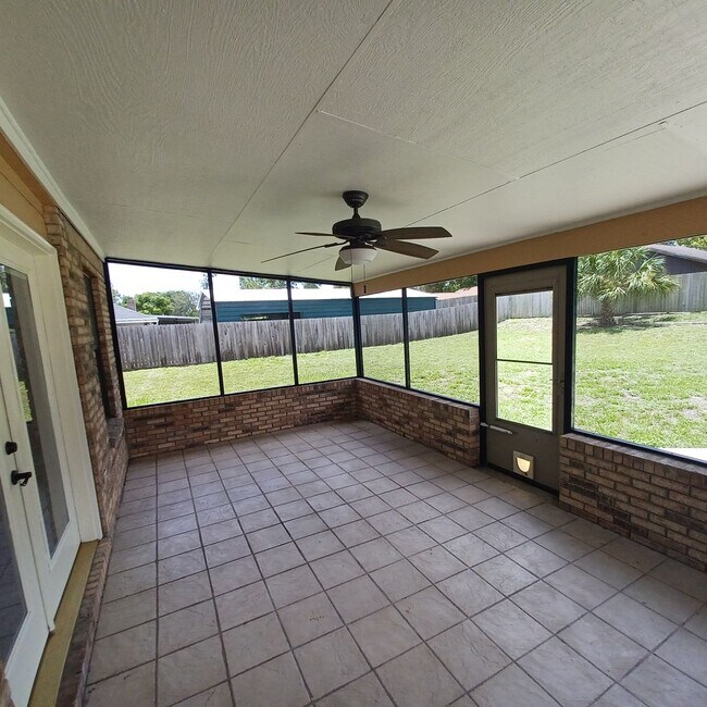 Building Photo - 2295 Foxwood Dr