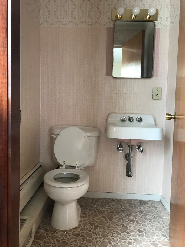 Building Photo - 502 Main St