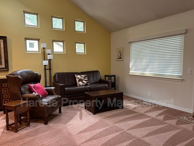 Building Photo - 830 E Riverpark Ln