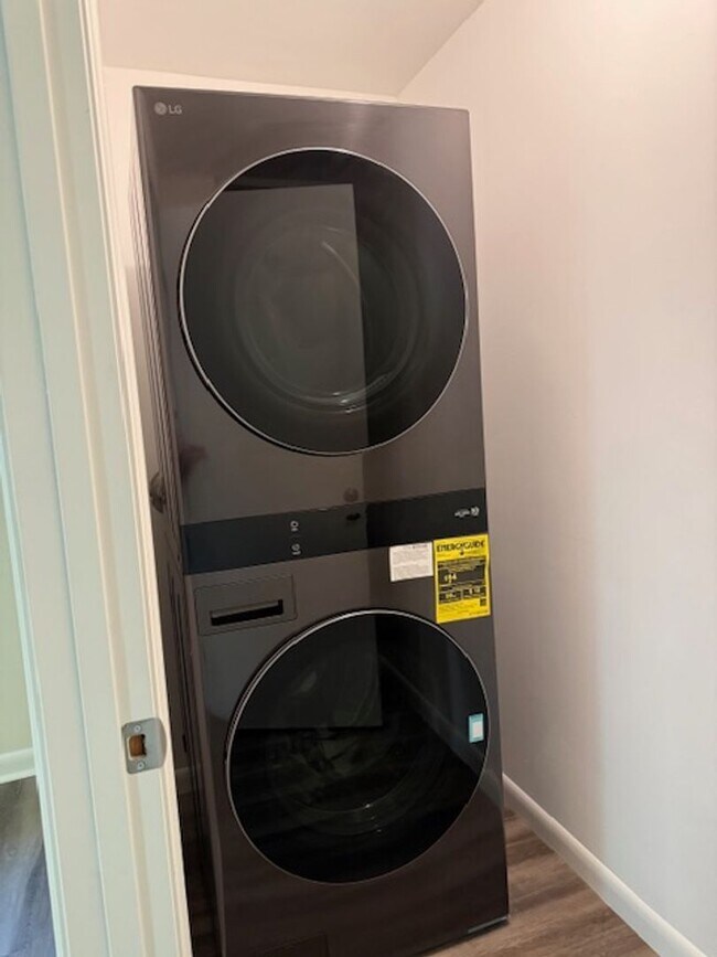 Building Photo - Heart of Surfside East of 17