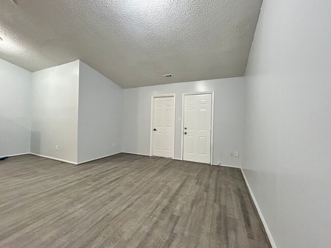 Building Photo - Welcome to this beautiful townhome in Virg...