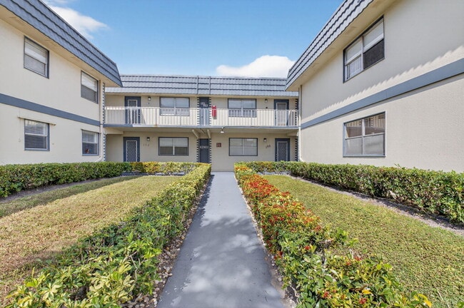 Building Photo - 195 Brittany F