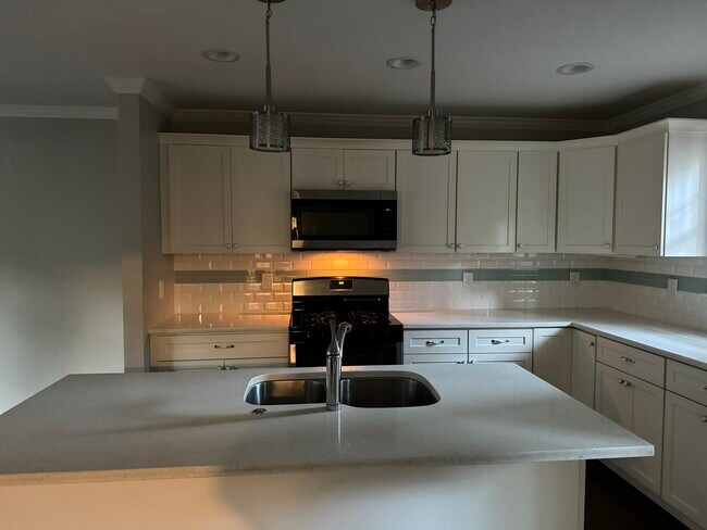 Building Photo - 3494 Maryvale Dr