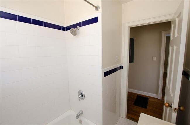 Building Photo - 1398 Woodmont Ln NW