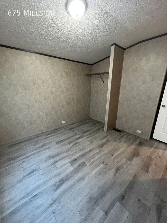 Building Photo - 675 E Mls Dr