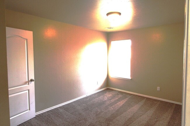 Building Photo - 4508 SE 77th St