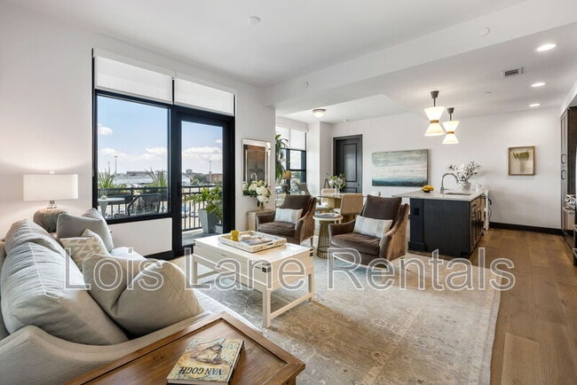 Building Photo - 5 Gadsdenboro St