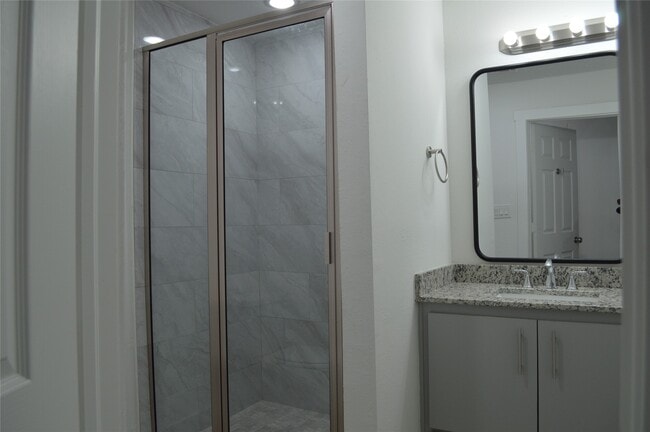 Building Photo - 214 Basswood Dr