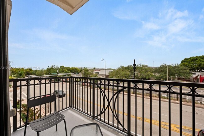 Building Photo - 301 Altara Ave