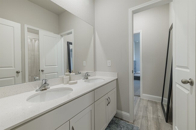 Building Photo - 5511 Coral Land Dr