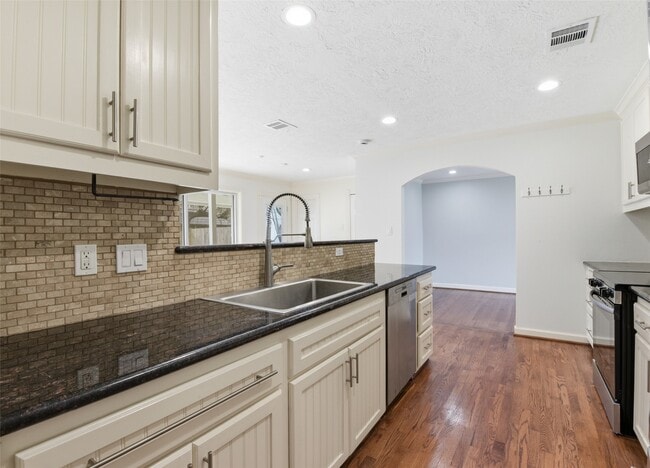 Building Photo - 2019 Brimberry St